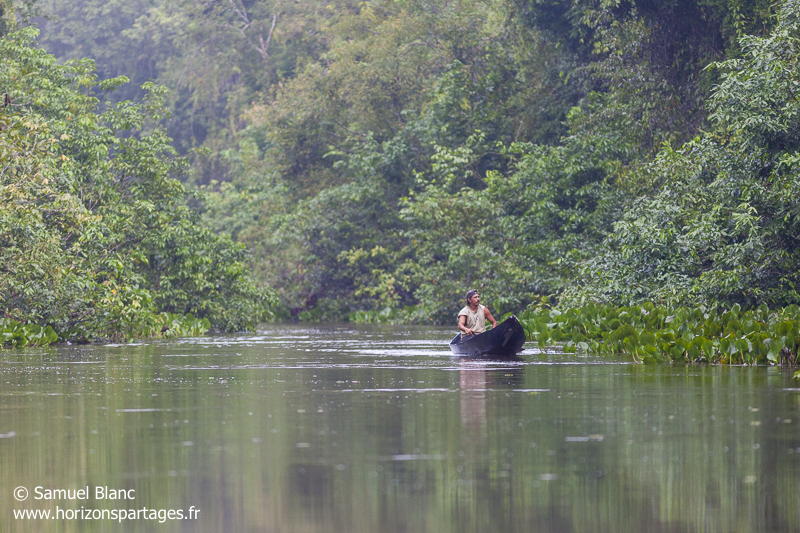 Indien Waraos sur le fleuve Orénoque au Venezuela