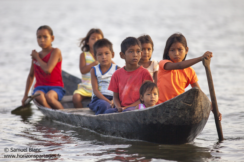 Indiens Waraos sur le fleuve Orénoque au Venezuela